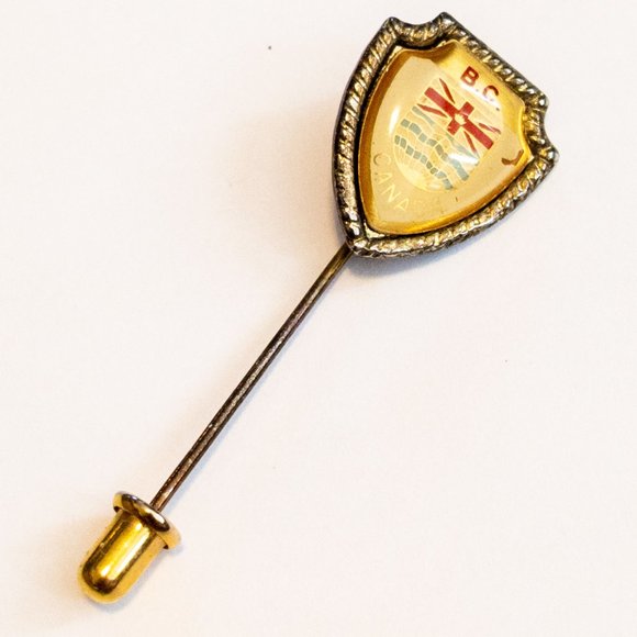 Vintage British Columbia Canada Lapel Pin Flag Shield Gold Tone Sun Souvenir Art - Picture 1 of 2